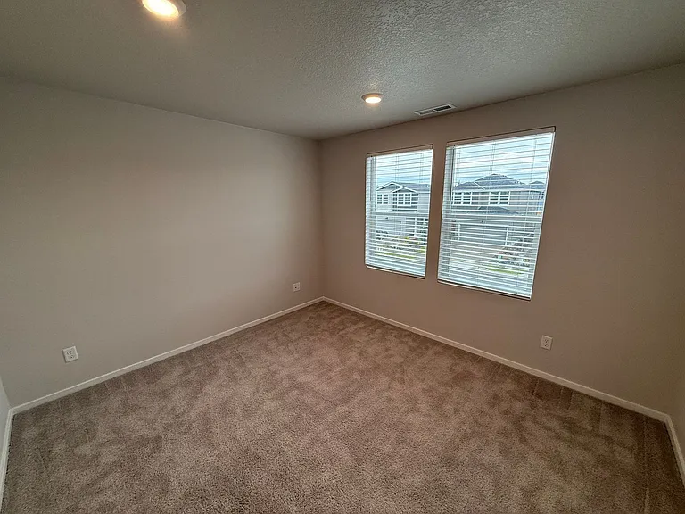 4833 Thyme Ave NE — Photo 15