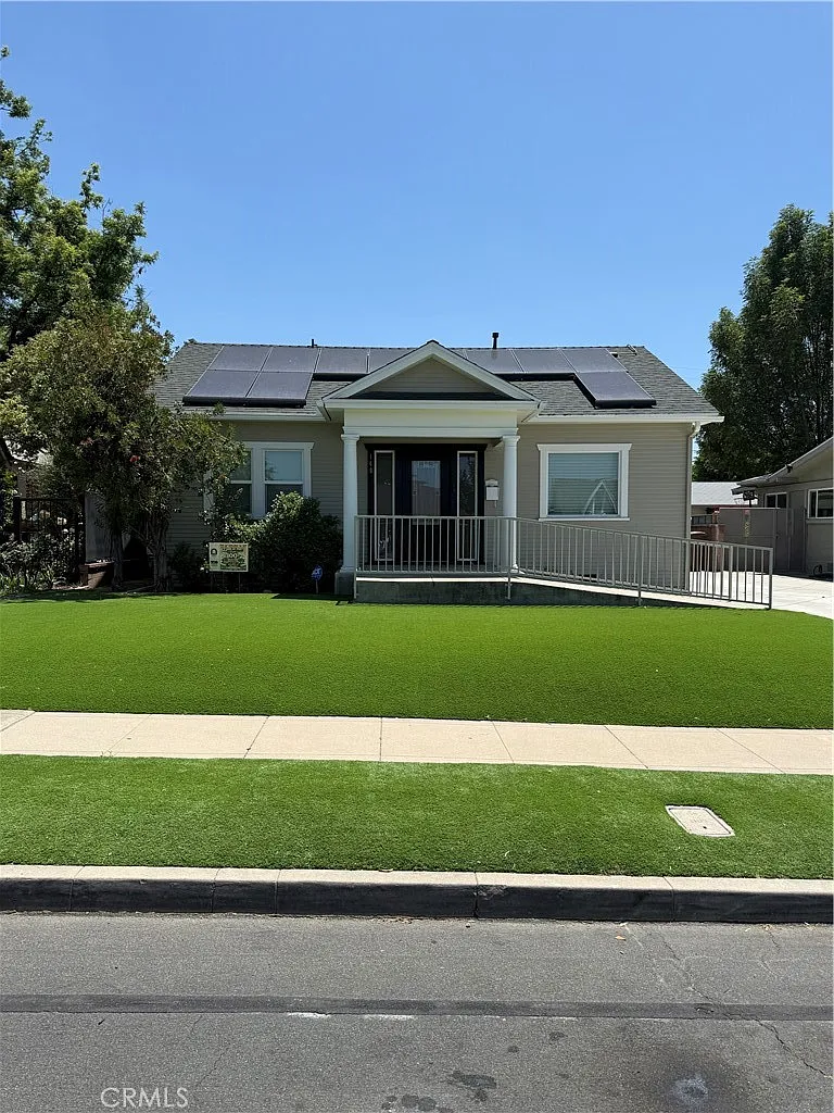 2 bed, 922 sqft, $3,200 — Photo 1