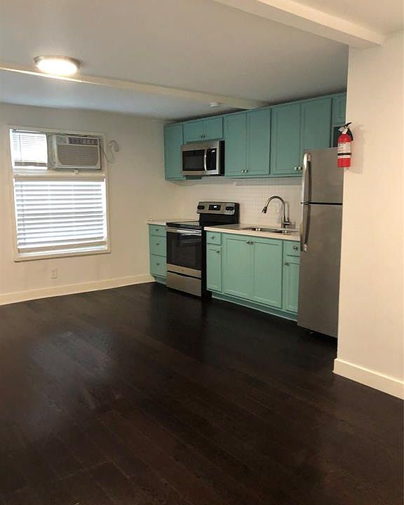 1st image of 215 Hyde Park Blvd #D