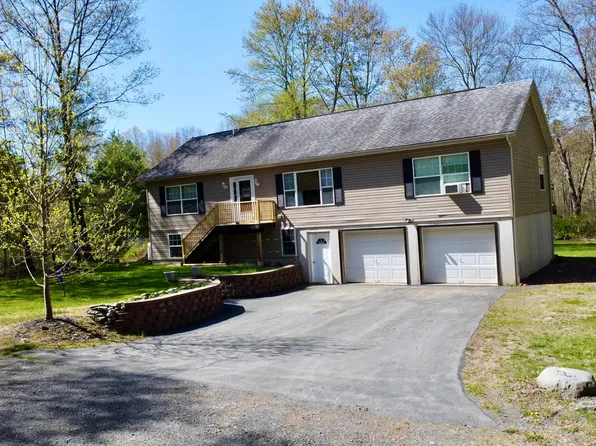 158 Kemadobi Cir E, Dingmans Ferry, PA 18328