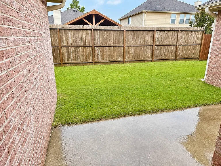 2319 Ligustrum Flower Dr — Photo 2
