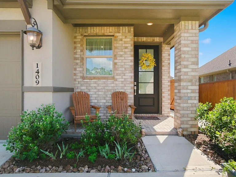 1409 Northwood Bluff Ln — Photo 2