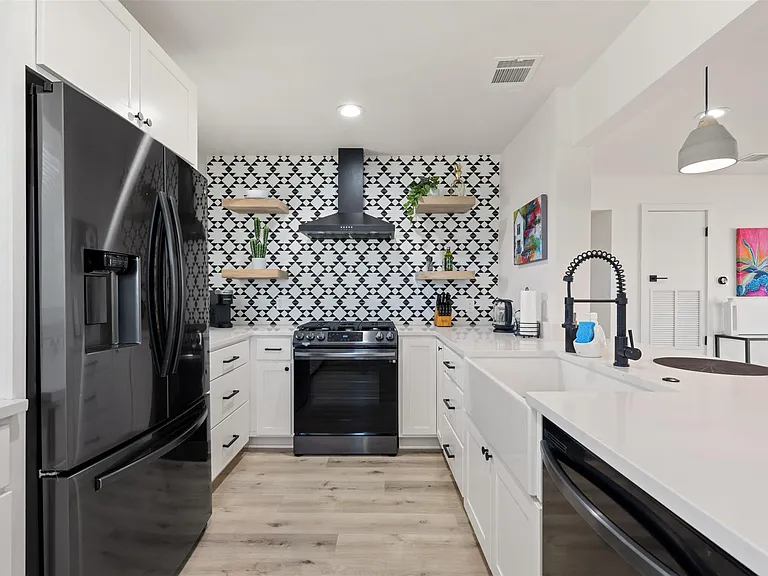 6104 Reicher Dr — Photo 12