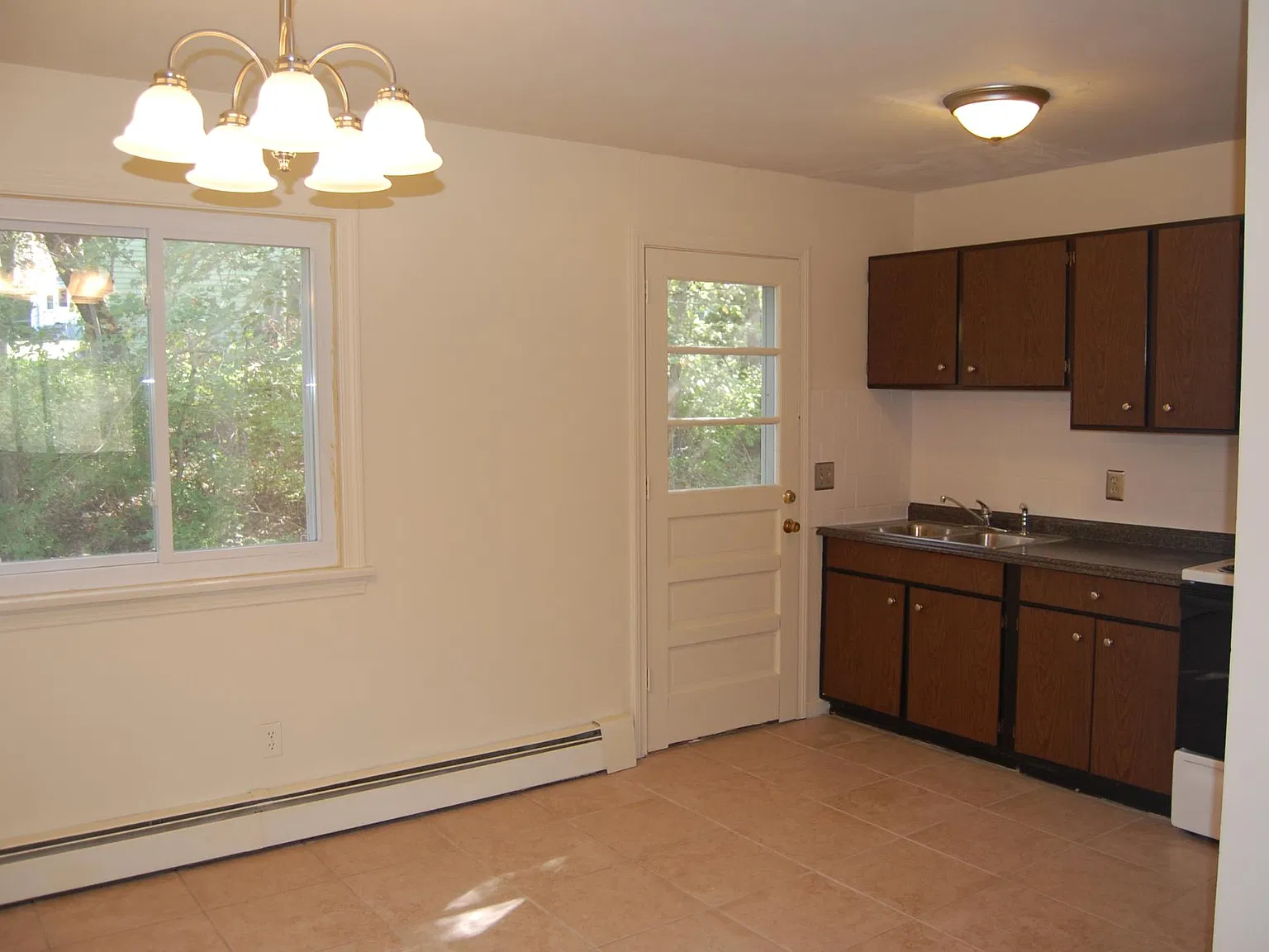 2 bed, 920 sqft, $1,650 — Photo 2