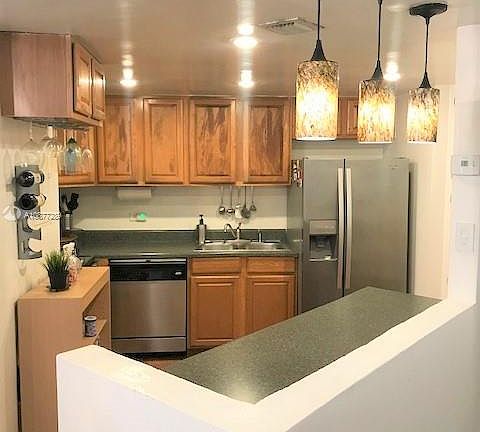 4th image of 999 Brickell Bay Dr APT 1610