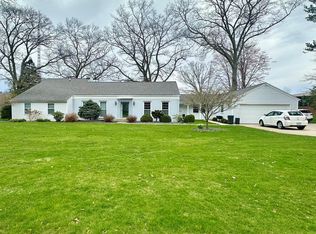 1620 Rood Point Rd, Norton Shores, MI 49441