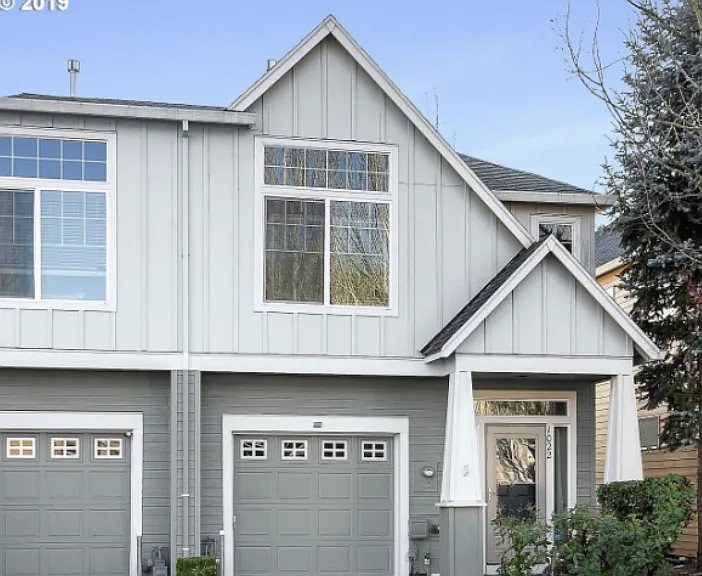 1022 SE Bacarra St — Photo 1