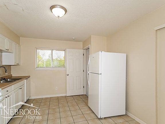 4th image of 1710 Marshall Ct