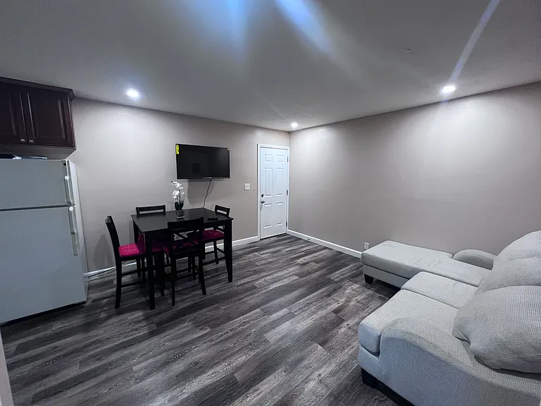 3985 Rhoda Ave #C — Photo 5