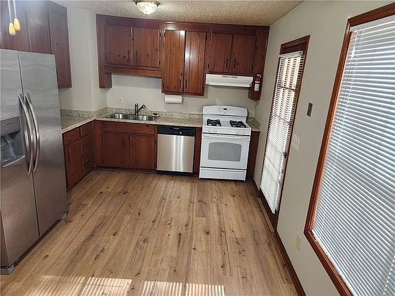 3rd image of 3234 Valley View St