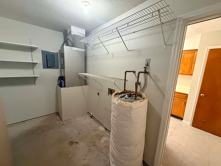 299 NW Lake City Ave #101 — Photo 8