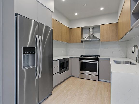 3rd image of 11837 Mayfield Ave