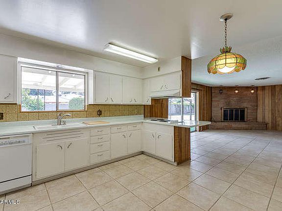 2nd image of 1021 W Las Palmaritas Dr