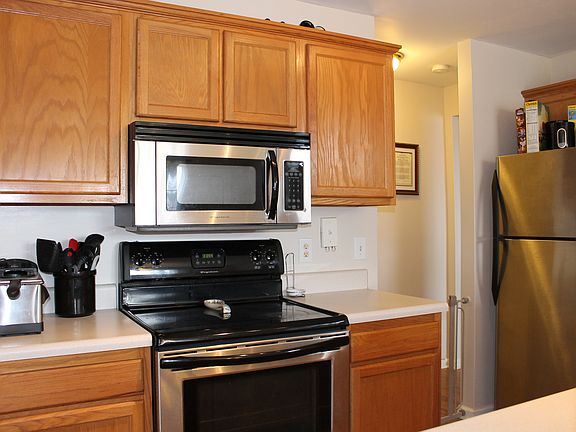4th image of 409 Heath Pl