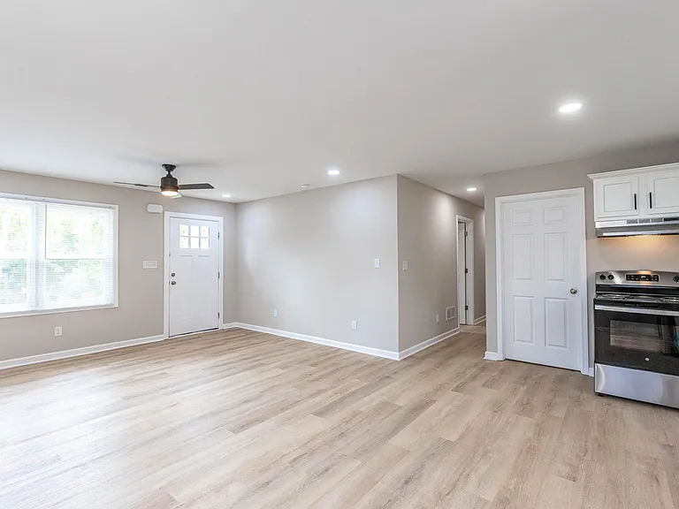 213 Brooks Rd — Photo 3