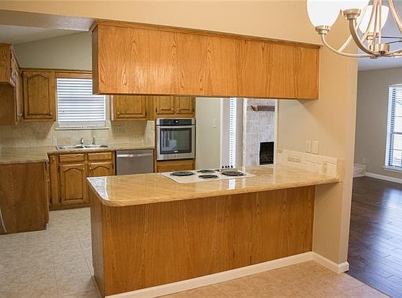 3rd image of 3917 Waterford Way