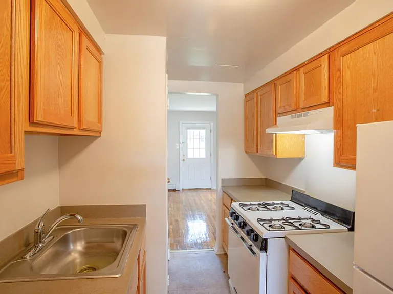 134 W Ridgewood Ave — Photo 3