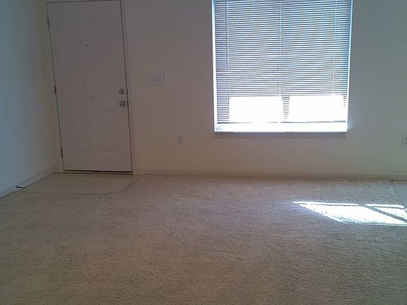 4th image of 631 Scottsvale Dr APT B