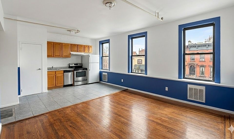 1st image of 30-59 Steinway St #3C