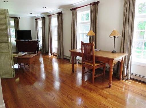 5th image of 618 Oxford St S