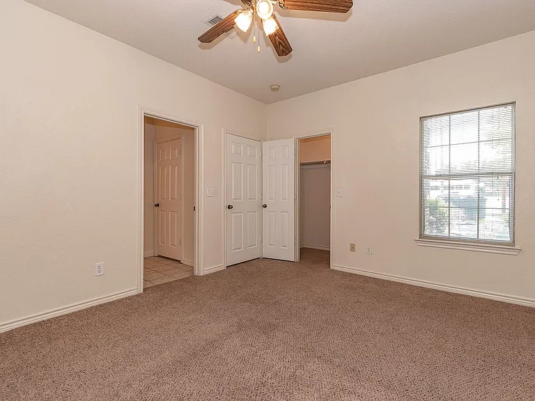 1609 Walnut St — Photo 9