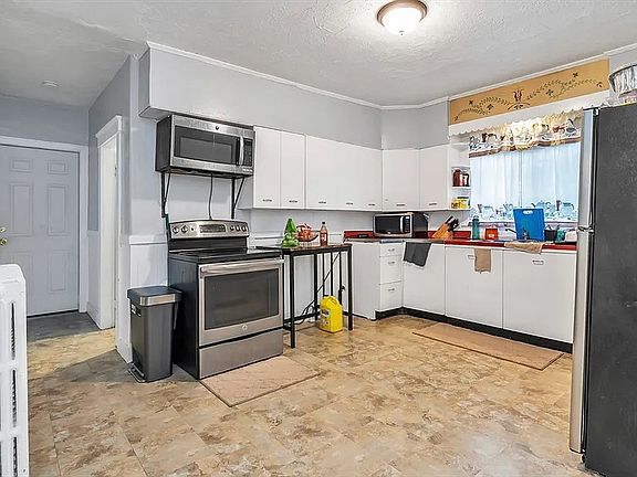 4th image of 213 Marcy St #1