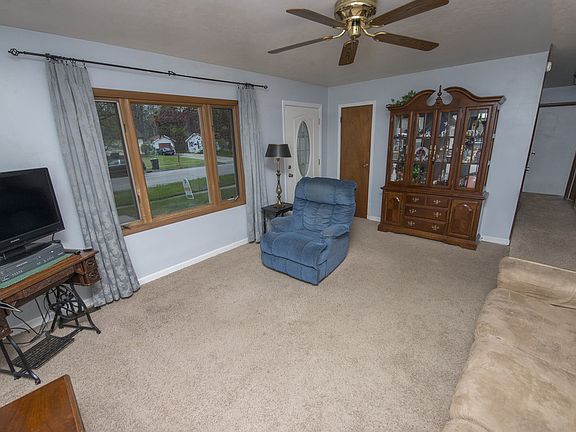 3rd image of 3704 Waldo Ave