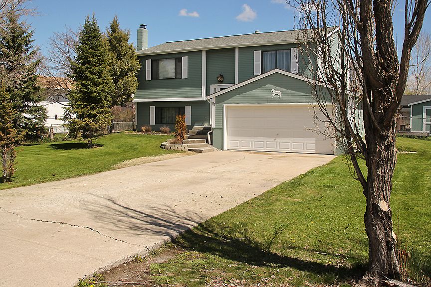 1st image of 82 Arrowwood Drive