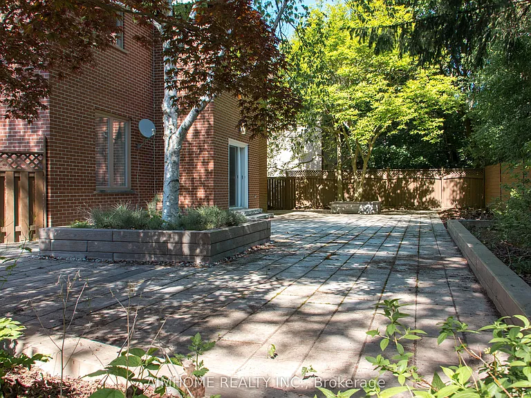 103 Clarinda Dr — Photo 32