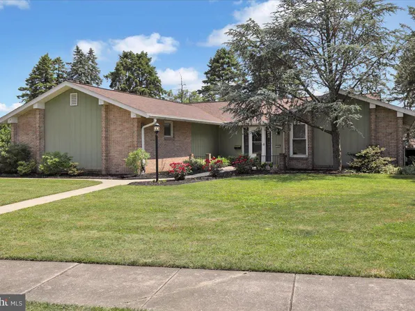 300 W Hillcrest Ave, Strasburg, PA 17579