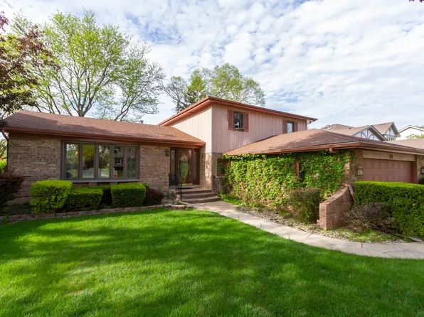 574 Sandpebble Dr, Schaumburg, IL 60193