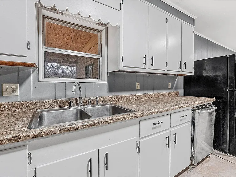 1219 N Parker St — Photo 30