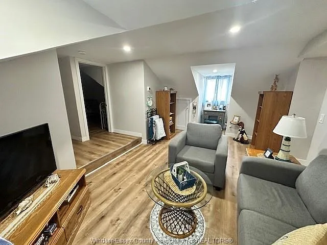 554 Notre Dame St #UPPER — Photo 9