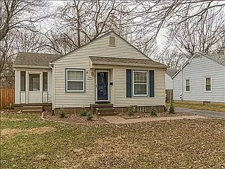 1907 E 65th St photo 1