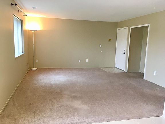 4th image of 51184 Johns Dr #19