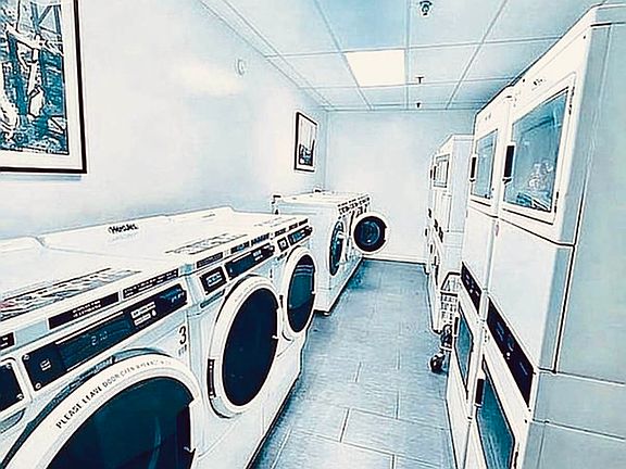 5th image of 321 E 108th St APT 4C