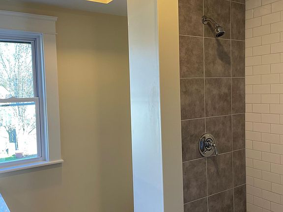 4th image of 11 Willow St #1