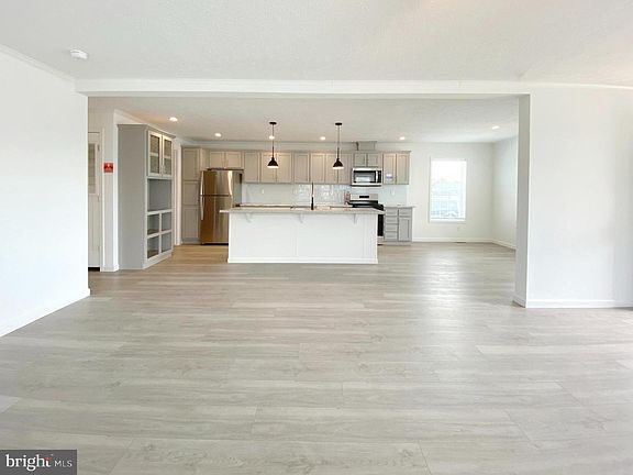 4th image of 4 Carlisle Way
