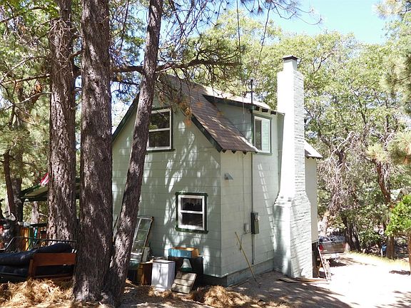 2nd image of 720 Dahlia Dr