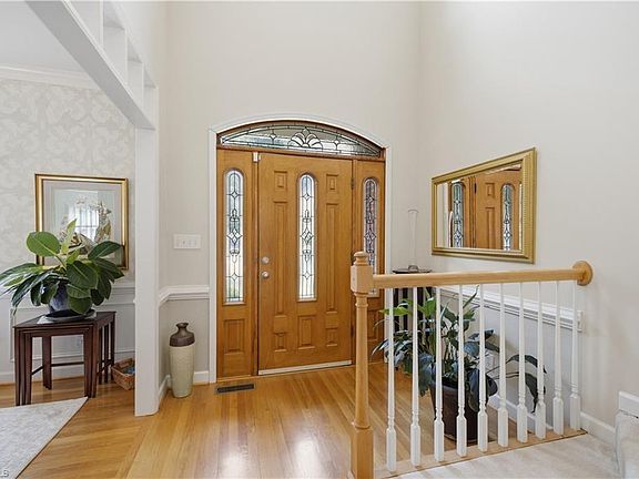 3rd image of 246 Broadmoor Dr