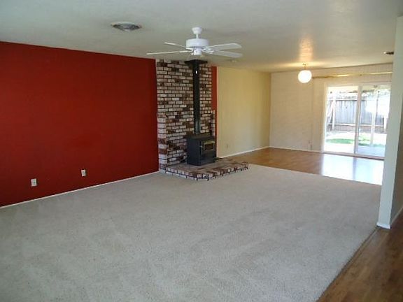 4th image of 2442 Jilla Dr