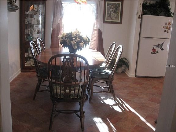 4th image of 11925 Metcalf Way