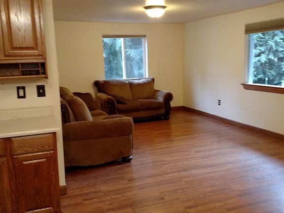 3rd image of 2840B 26th Ave NE #B