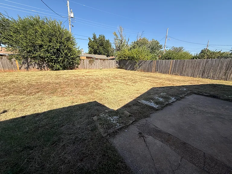 5813 NW 66th St — Photo 29