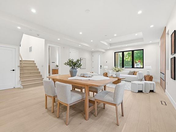 5th image of 488 Oak Ct