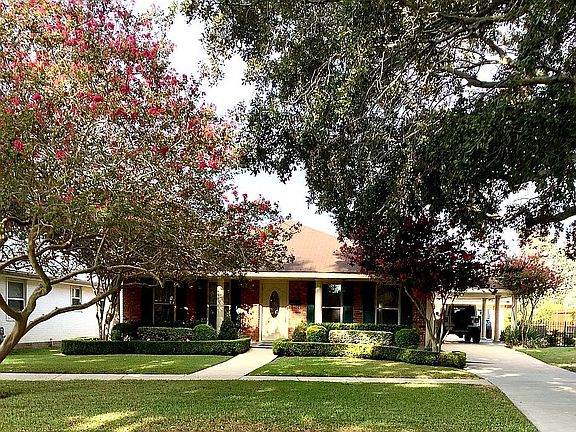 2nd image of 4104 Lake Villa Dr