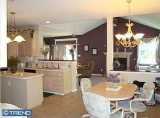 2 Spur Ct, Burlington, NJ 08016