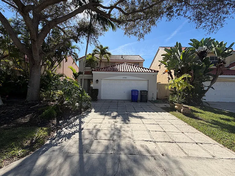 3780 Amalfi Dr — Photo 13