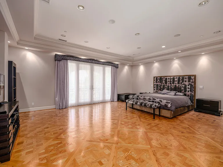 18047 Karen Dr — Photo 27