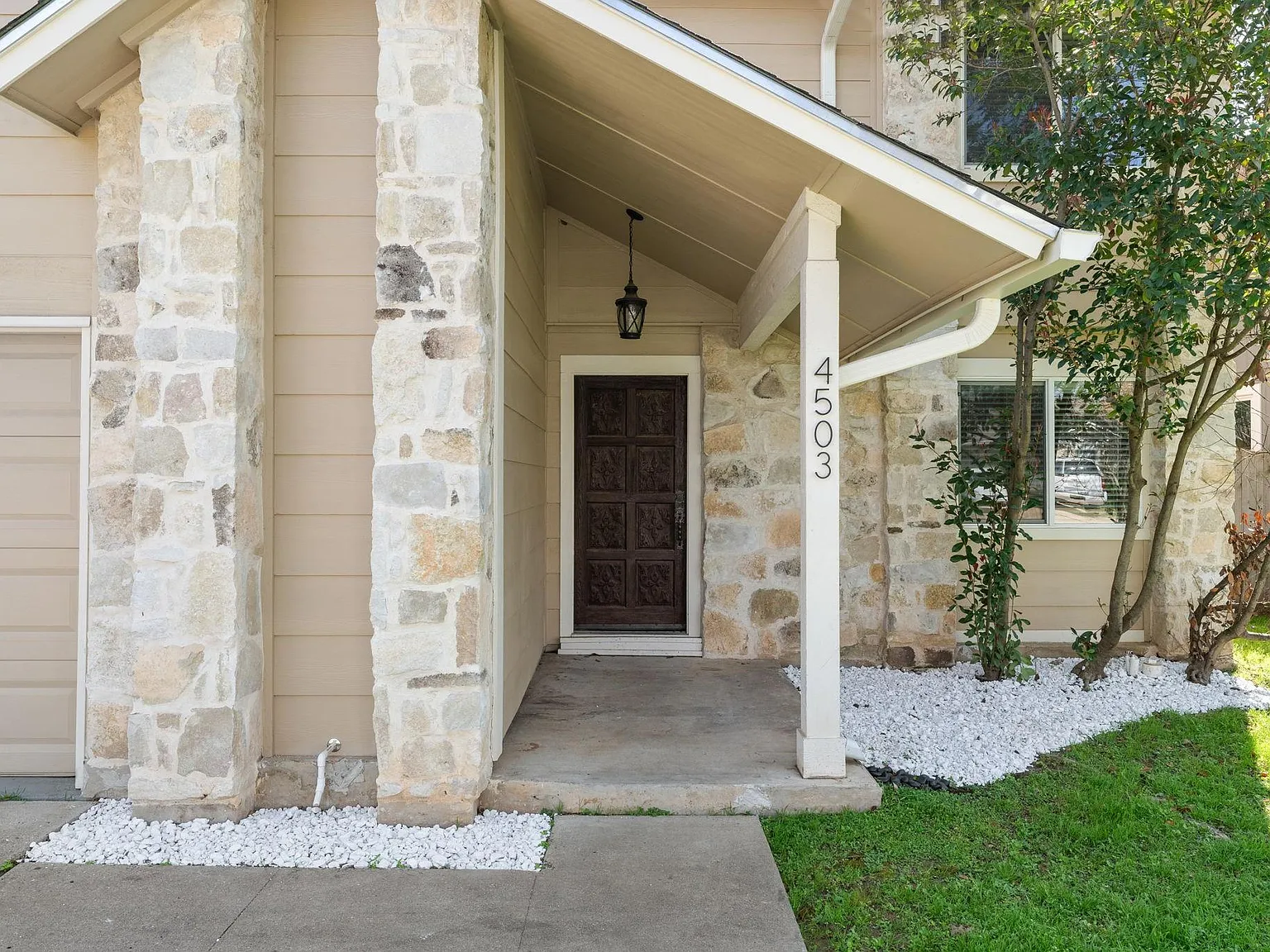 3 bed, 2.5 bath, 1526 sqft, $2,595 — Photo 2